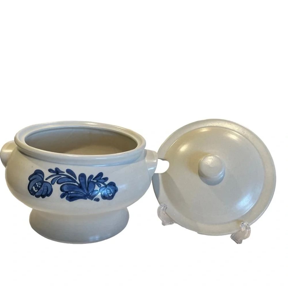 Pfaltzgraff Soup Tureen Yorktowne Stoneware Large Pot - Picture 3 of 9